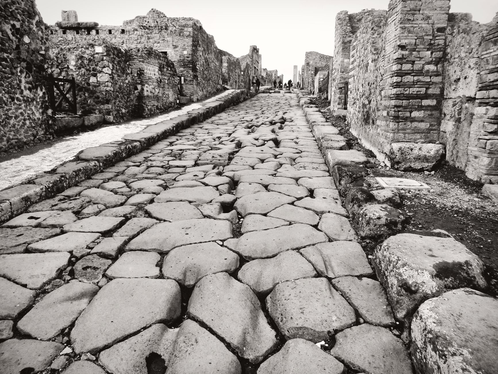 Pompeii Explained: History of the Last Days Frozen in Time